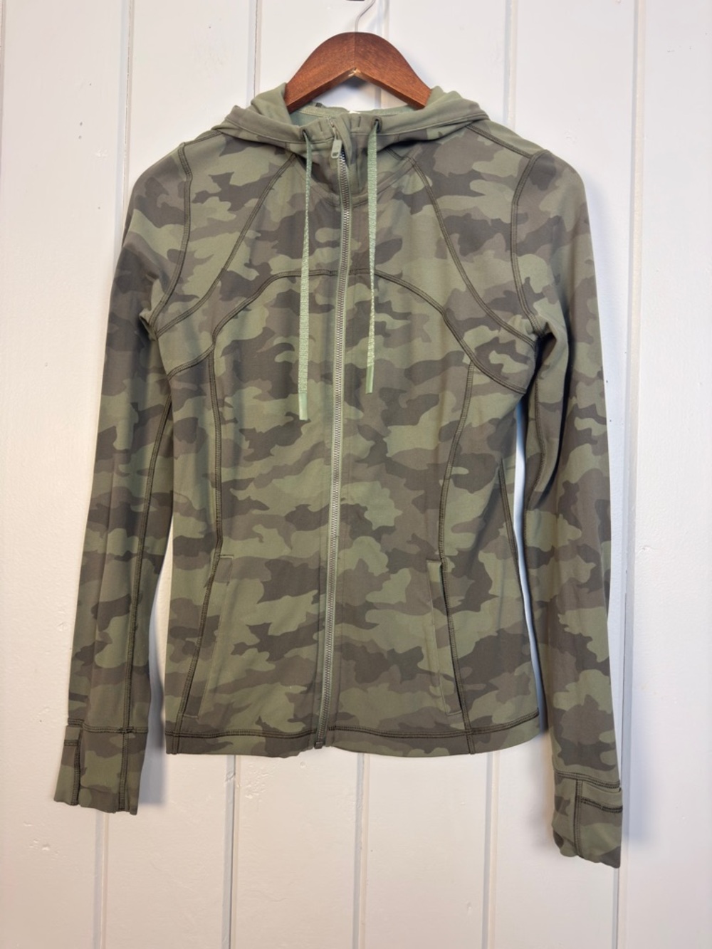 Lululemon Define Hooded jacket Camo size 10 style LW4BI4S